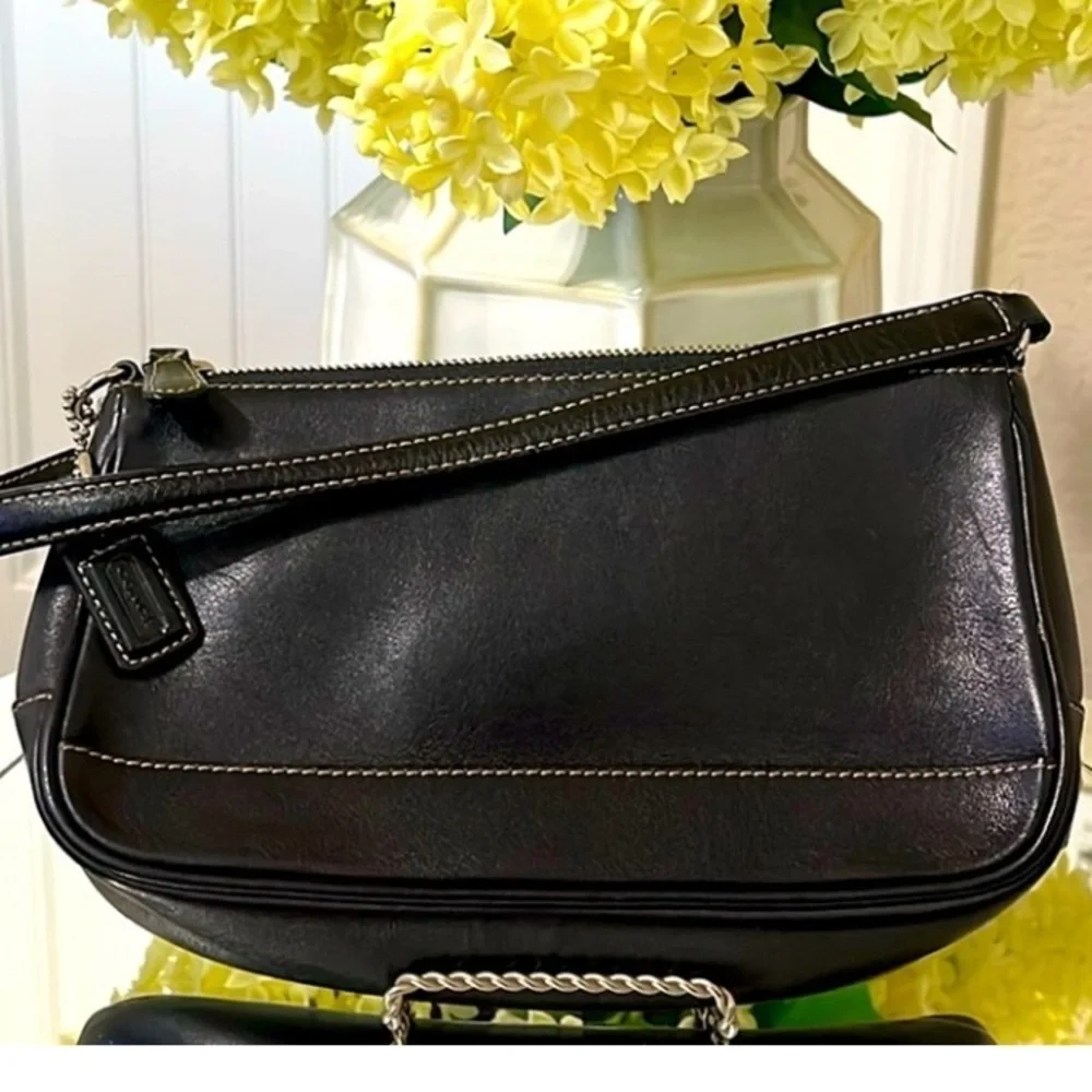 VINTAGE Coach Hampton Black Leather Demi Baguette Purse